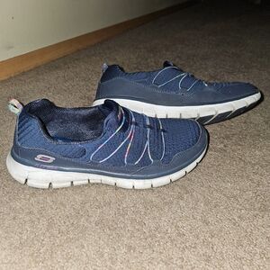 Womens skechers size 10